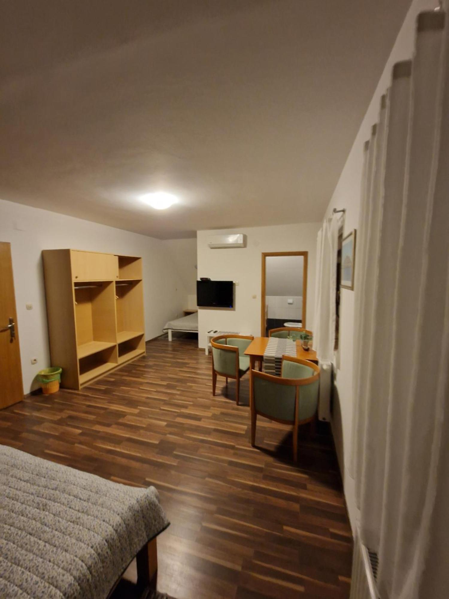 Guest House Wolf II พลิตวิชกา เยเซรา ภายนอก รูปภาพ